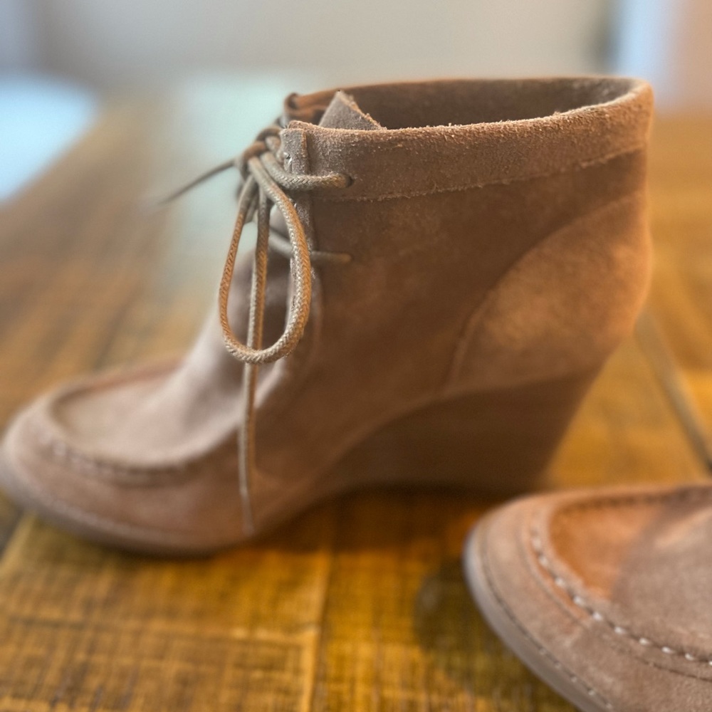 Lucky Brand Tan Wedged Leather Booties Size 38/8. EUC
